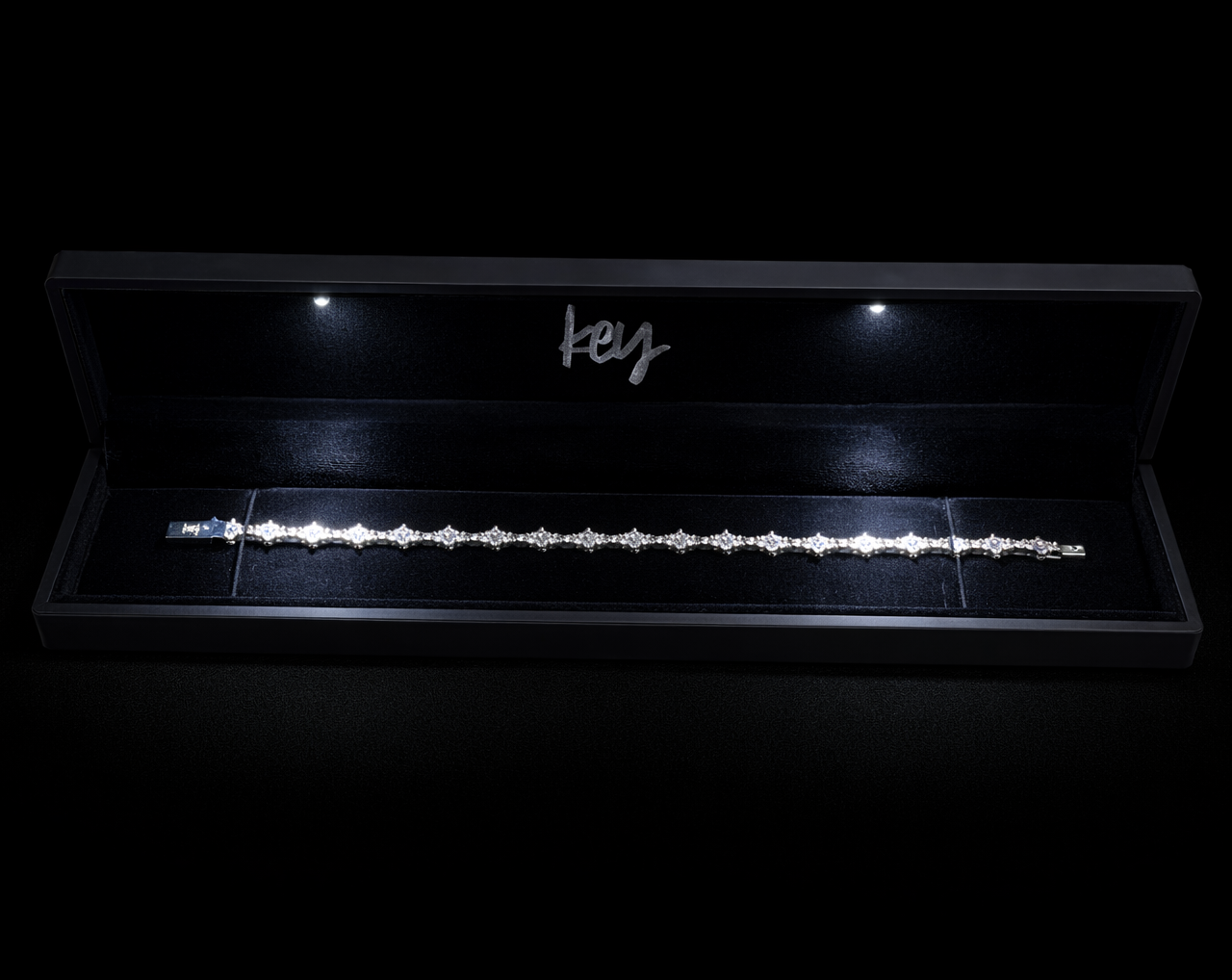 Key Jewelry Silver Cross Bracelet 8inch